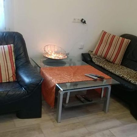 Toll Apartment Mit Privatem Eingang Free Parking Slbst Check-In Netflix 30 Zone Ruhig 杜伊斯堡 外观 照片