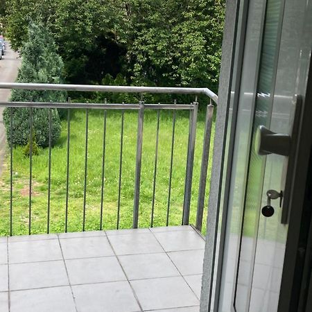 Toll Apartment Mit Privatem Eingang Free Parking Slbst Check-In Netflix 30 Zone Ruhig 杜伊斯堡 外观 照片