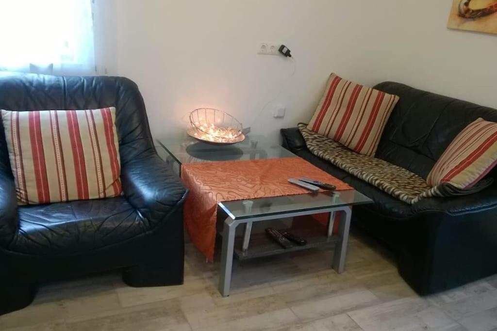 Toll Apartment Mit Privatem Eingang Free Parking Slbst Check-In Netflix 30 Zone Ruhig 杜伊斯堡 外观 照片