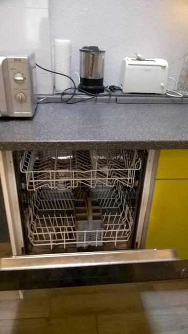 Toll Apartment Mit Privatem Eingang Free Parking Slbst Check-In Netflix 30 Zone Ruhig 杜伊斯堡 外观 照片